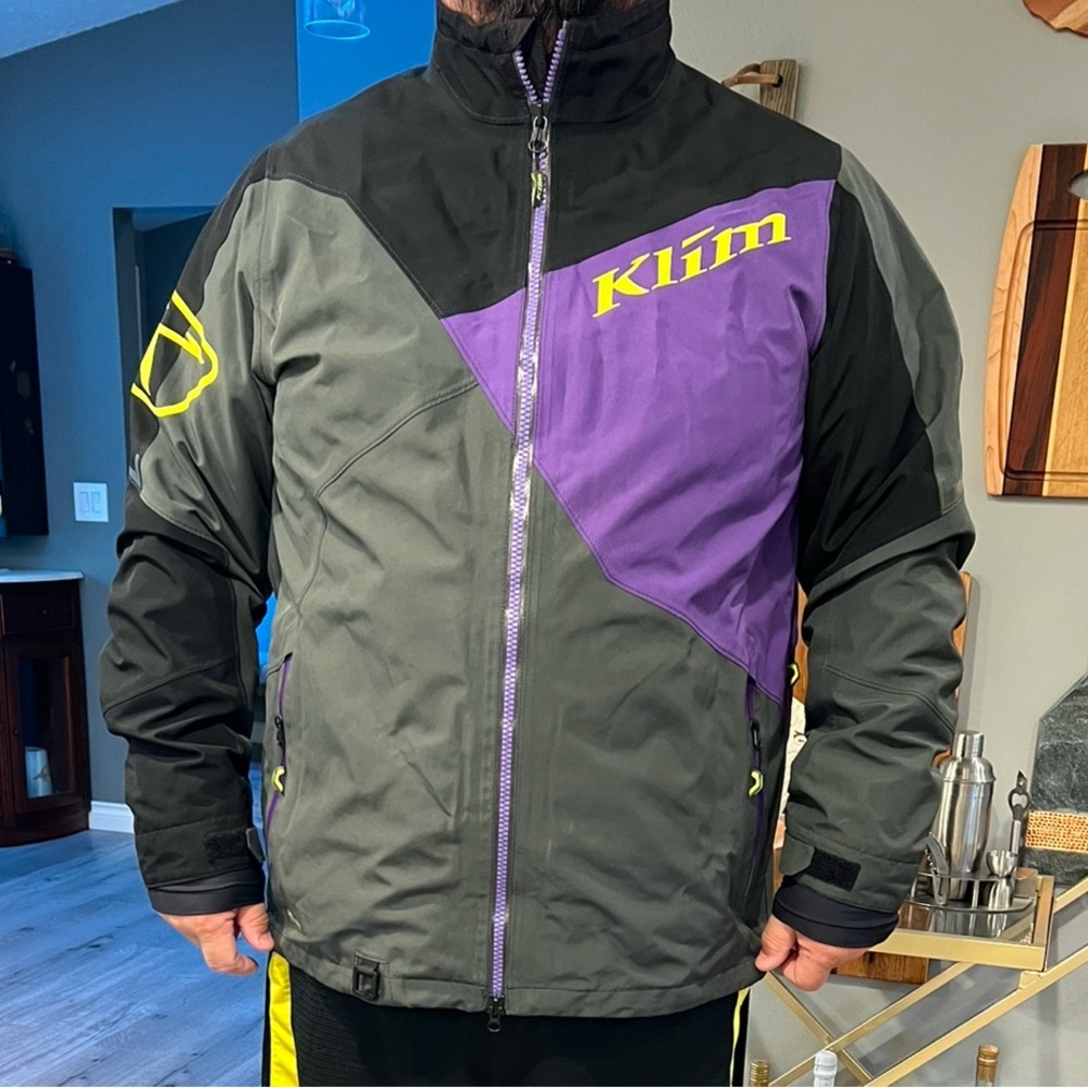Men's Black and Purple Jacket